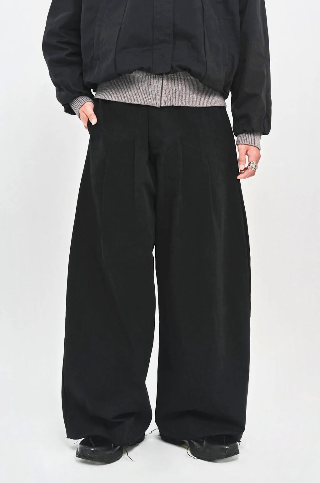 ALEE OASIS Wide-Leg Pleated Raw-Edge Trousers